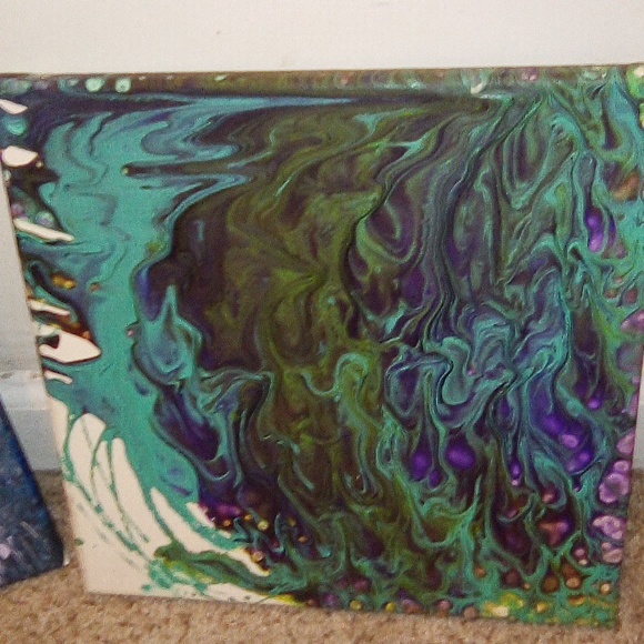 Pour paint - Picture 1 of 2